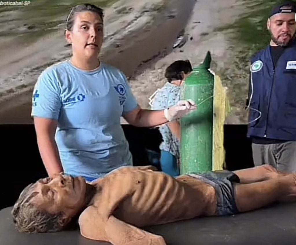 Rio Solimões vira deserto e indígenas adoecem bebendo água contaminada.
Podemos chamar #LulaGenocida