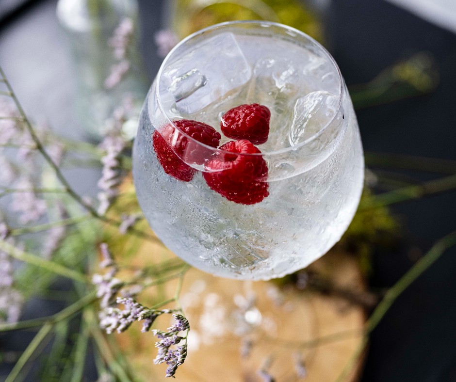 Ahead of #GinAndTonicDay on the 19th of October, we wanted to share how to make the perfect G&amp;T. 

So, what are you waiting for? The perfect G&amp;T awaits: bit.ly/3L7rjWI

#RedDoorGin #GinAndTonic