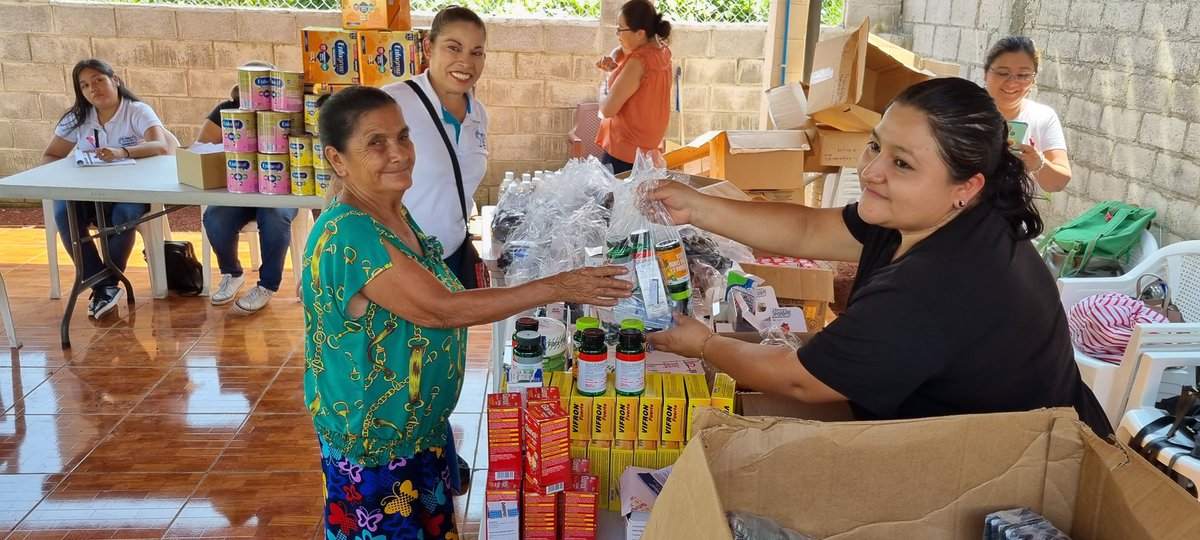 ComunitariosES's tweet photo. Seguimos trabajando por las comunidades más vulnerables de El Salvador 🇸🇻
Por eso, durante el fin de semana, llevamos nuestros diferentes programas a las familias Santanecas, beneficiándolas con salud de calidad.
#ComunitariosES
#FilialSantaAna https://t.co/j5uKlGbGtg