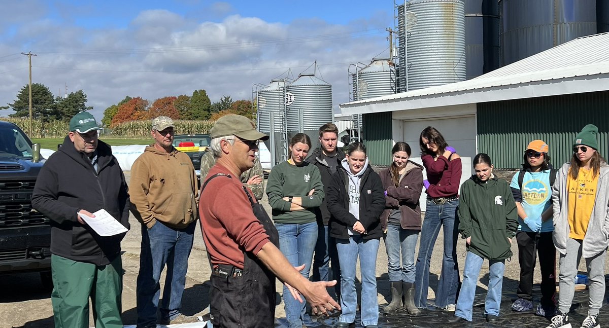 <a href="/msuvets/">MSU Veterinary Medicine</a> PDI chair and prof Dr Dalen Agnew talking to talking to <a href="/CANRatMSU/">MSU CANR</a> advanced feedlot management students about diagnostic investigation in feedlots. #cattle #vetlife