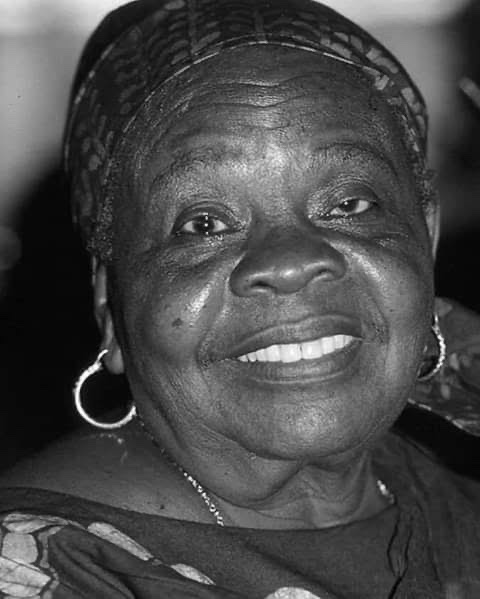 TITI MOHAMMED SALUM MANDANGWA; Mwamba aliyemtikisa Nyerere na kupewa UHAINI. 

Titi Mohammed Salum Mandangwa kazaliwa katika familia ya dini haswaa, lakini kapita vikwazo vingi. Amezaliwa 1926, Dar es Salaam na kufariki Johannesburg, RSA katika hospitali ya Net Care, Novemba 5,
