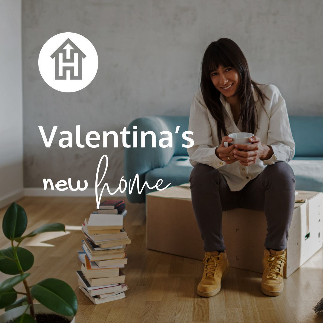 _hopeathome_'s tweet photo. Last week, our #hosts welcomed new guest &amp; survivor of #modernslavery, Valentina* 💜🩵
She travelled a long way to her new home, but said her #host is lovely, her room is cosy &amp; she feels safe &amp; comfortable in her new area. Could you #host?
☎️ Chat to us: https://t.co/HK5uodOKRi https://t.co/6RhD8F0VCD