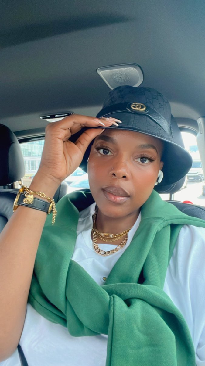 Nomcebozikode's tweet photo. Touchdown in Rwanda to honour the Trace Awards invite, looking forward to having the best time of my life while i’m still around. 💚

#inkanyezi  #motherofwealth #nomceboworldtour #nomcebozikode #queenifafrica #Rwanda 🇷🇼 https://t.co/I679U2SChH