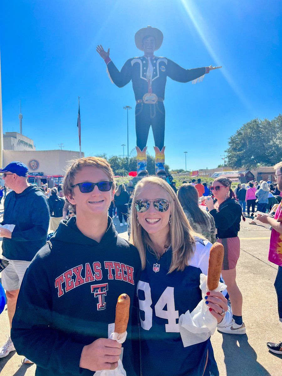 JimTorrence's tweet photo. Howdy, folks! The #TorrenceFamily is at the #StateFairOfTX, and we’re ready to hang with #BigTex, #ExploreTheMidway, check out the #TXAutoShow, and eat some #FletchersCornyDogs!
#TeamTorrence #FallBreak2023 @MelissaTorrence @StateFairOfTX @TexasAutoShow @FletchersDogs https://t.co/bSD7jKnlK7