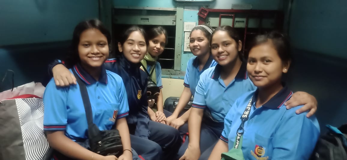 nccner's tweet photo. On the way to the SNIC Kevadiya ,cadets of NER dte are not just traveling, they're making memories! The journey itself is an adventure filled with joy and excitement. 
#SNICKevadiya
#Unitydaycelebration https://t.co/WToawfNsub