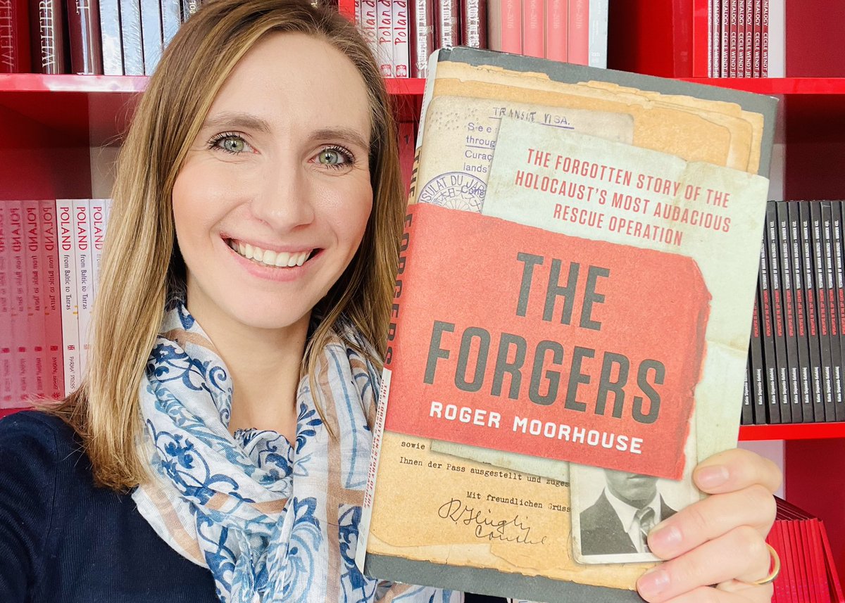So happy that “The Forgers” by @Roger_Moorhouse is now out in the US! 🇺🇸👏🏻

It’s a remarkable story of brave 🇵🇱 diplomats from the #ŁadośGroup who found a way to save thousands of Jews from being sent to German extermination camps during #WW2.

I highly recommend it to you all👌🏻