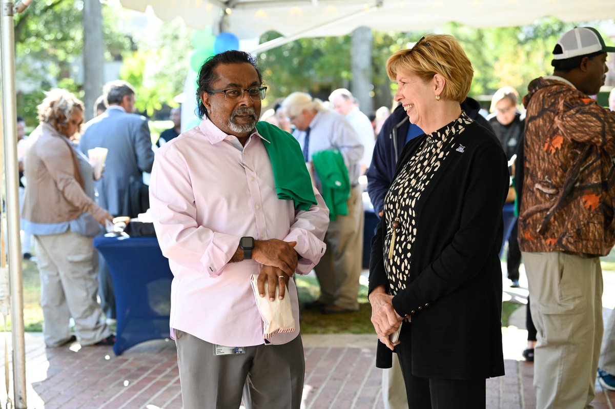GeorgiaCollege's tweet photo. We're imagining a new and brighter future for years to come! 💡

Visit https://t.co/ekzwAI7iol to learn about Georgia College &amp; State University's next strategic plan. #georgiacollege #imagine2030 https://t.co/IuBC5El7JW