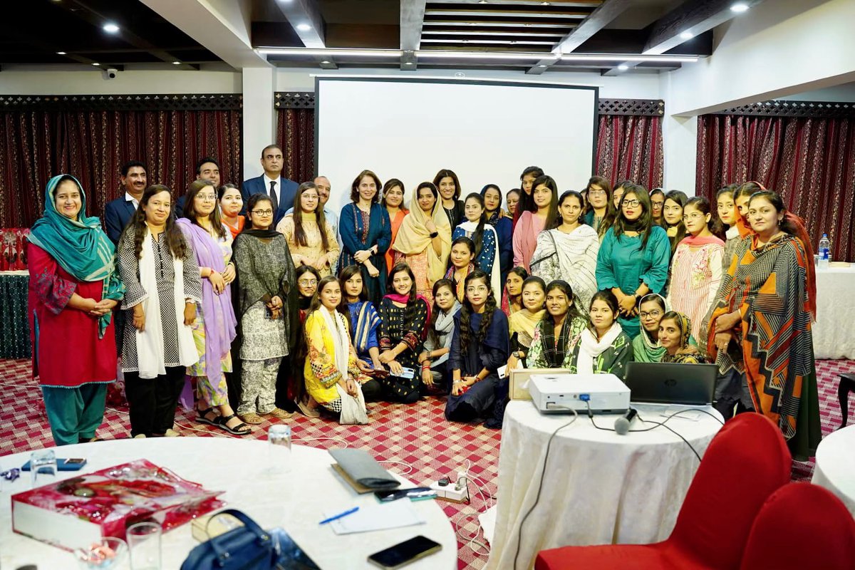 WaheedaMahesar's tweet photo. The Thar Foundation, organised an educational and exposure trip for their teachers and students to ZABTech Gharo and KHI followed by interactive career counselling sessions
#szabistzabtechitve #TVET #TharFoundation #interactivesession #careercounsellingsession #ZABTech https://t.co/HVlZGyKmbS