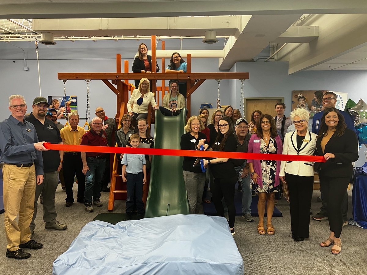 If you're looking to grow your business we invite you to explore exclusive Lakes Area Chamber of Commerce benefits, networking opportunities, and resources that will expand your reach.

Learn more at lakesareachamber.com/member-benefit…

#LovetheLakes #BetterTogether