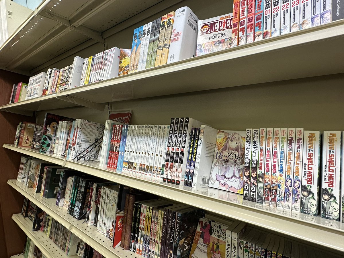 RVCBookstore's tweet image. 📢 CollegeCon Special Offer 📢
Buy 2 graphic novels or manga, get the 3rd free! 🎉
Complete your collection or find a new read. 
👉 Hurry, offer ends October 31st. @rvcgoldeneagles @RVC_Athletics @_RVCCAB_