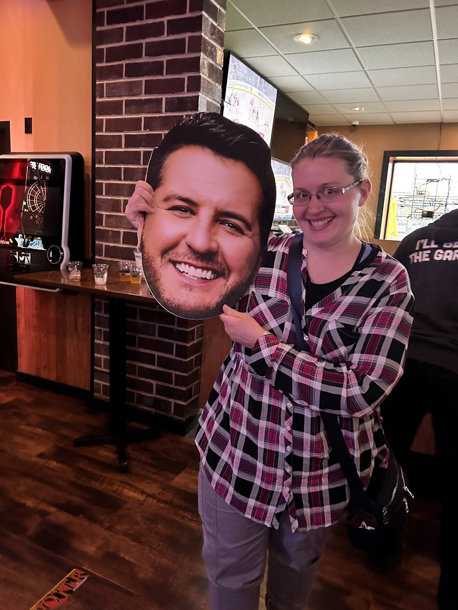 LBFAN83's tweet photo. This was us at the pre party at Anduzzi’s it was a fun time then we had fun @lukebryan  concert that night was fun! https://t.co/rYgGW7luMl