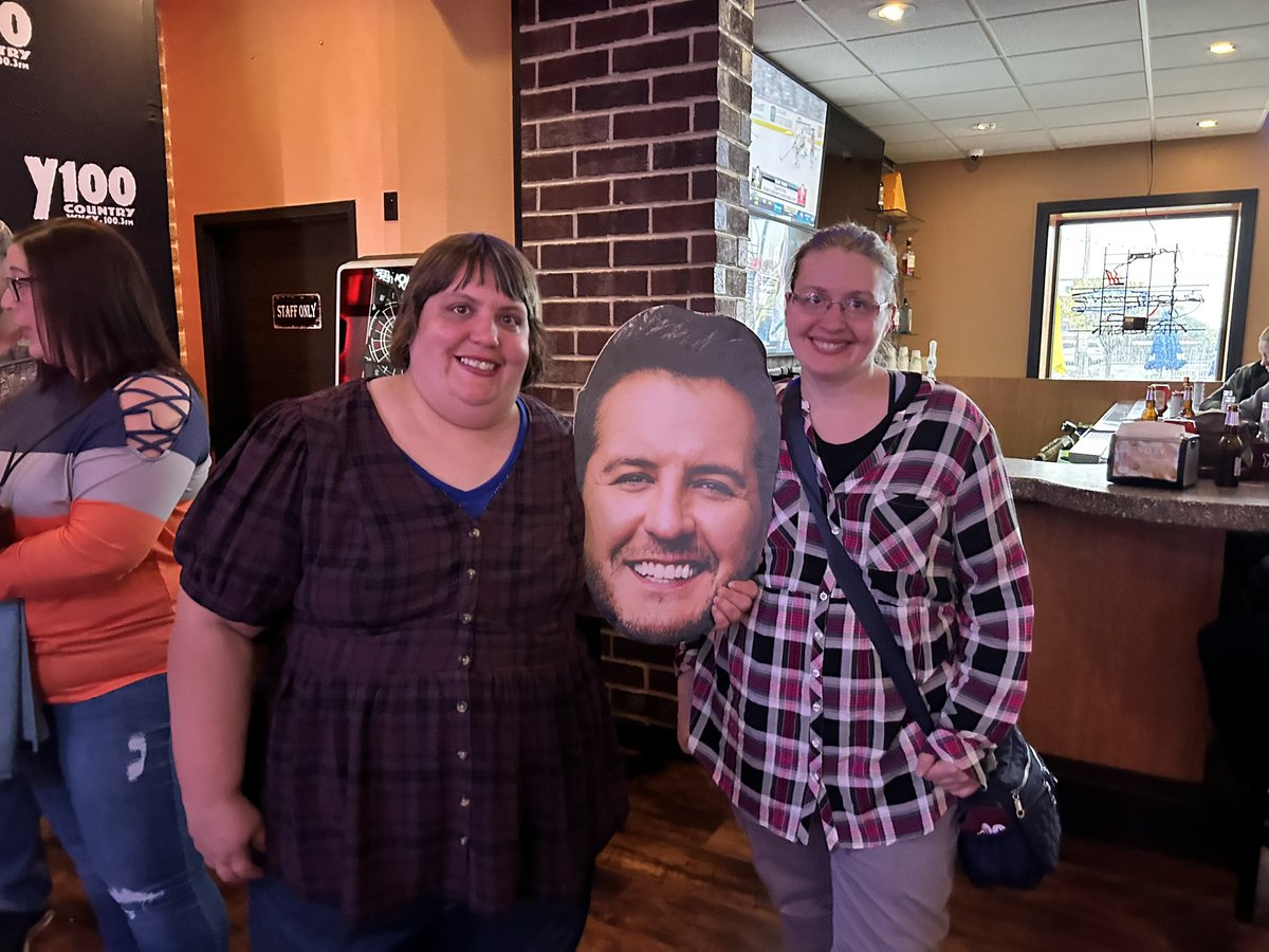 LBFAN83's tweet photo. This was us at the pre party at Anduzzi’s it was a fun time then we had fun @lukebryan  concert that night was fun! https://t.co/rYgGW7luMl