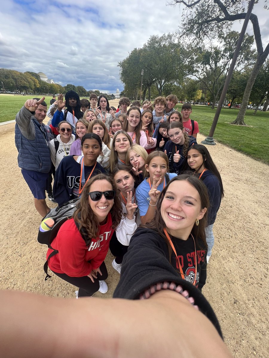 hmsdcbus1's tweet photo. Bus 1 checking out the Washington Monument! @theheritagems https://t.co/iAF7PUBE7m