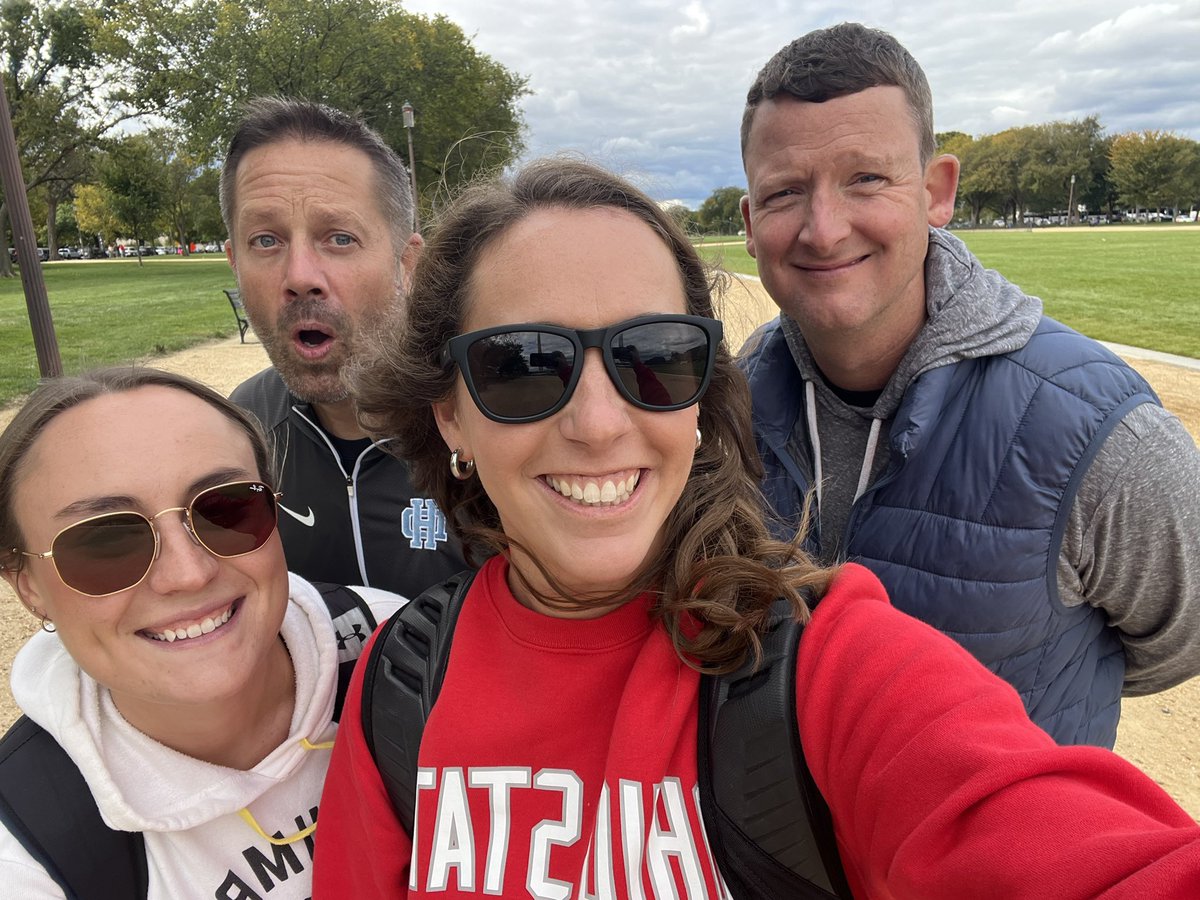 hmsdcbus1's tweet photo. Bus 1 checking out the Washington Monument! @theheritagems https://t.co/iAF7PUBE7m
