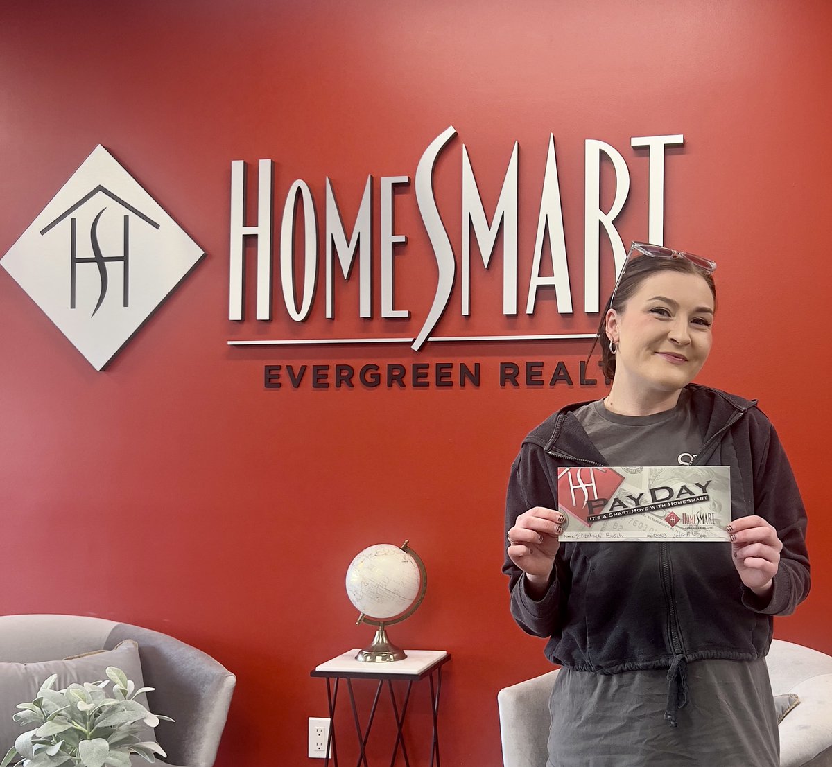HomeSmartEGR's tweet photo. #TransformationTuesday: Congratulations to HomeSmart agent, Elizabeth Busch on her recent closing! 

Go to https://t.co/3p1qWHQvBc to learn more about HomeSmart's superb broker support!

#HomeSmart #PayDay #JustClosed #Closing #RealtorLife #CommissionCheck #JustSold https://t.co/CrHKCVEYJi