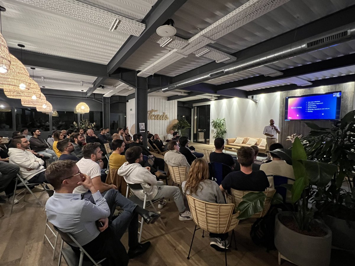 1 er #meetup <a href="/TechRocksFr/">Tech.Rocks</a> full en région à #Montpellier chez <a href="/Teads/">Teads</a> 🔥 On fait des retours concrets avec des #usescases en commençant par <a href="/ncrovatti/">Nicolas Crovatti</a> 🎤 Merci pour la co-orga à la super team de <a href="/Flint_company/">Flint</a> 🤜🏼🤛🏼