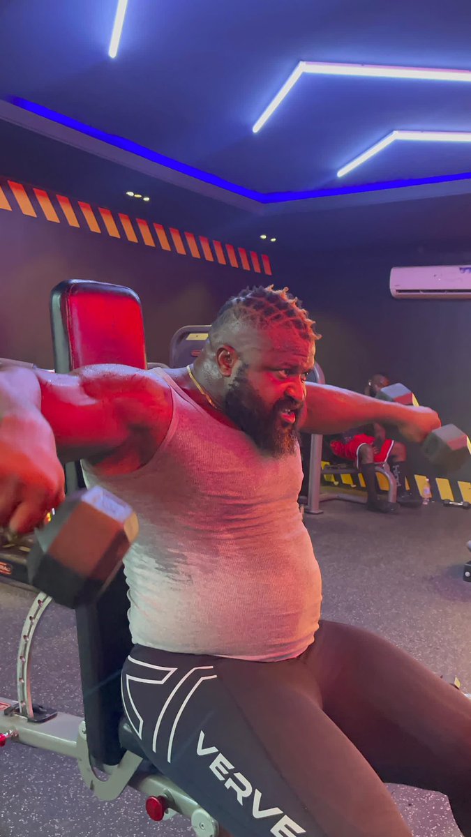 He works out at Pure Fitness Africa. Surprise surprise 😅