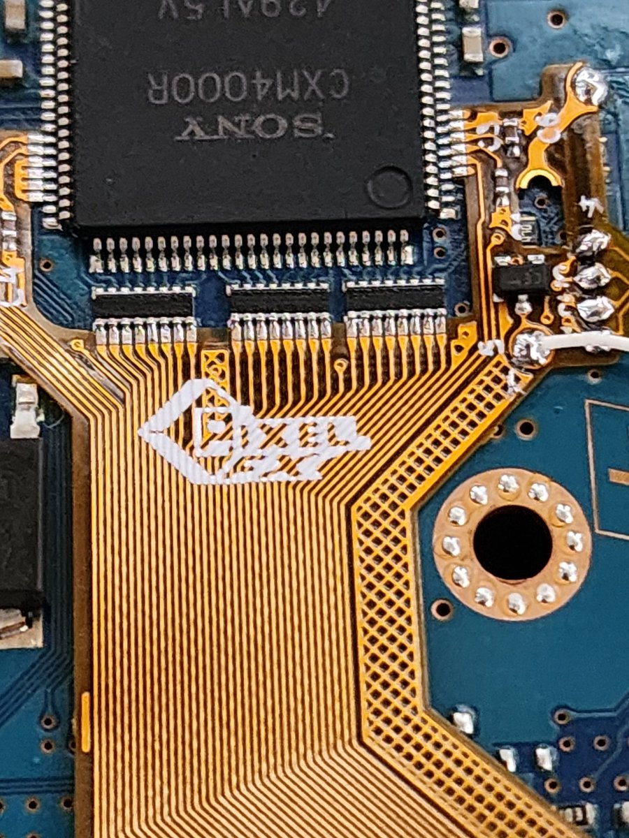 Mobiusstriptech's tweet image. Another @PixelFXco Retro Gem Shiny Edition install in another GH-026 PS2. These have a much trickier controller flex than the others. Definitely something to watch out for if you are trying to install yourself.