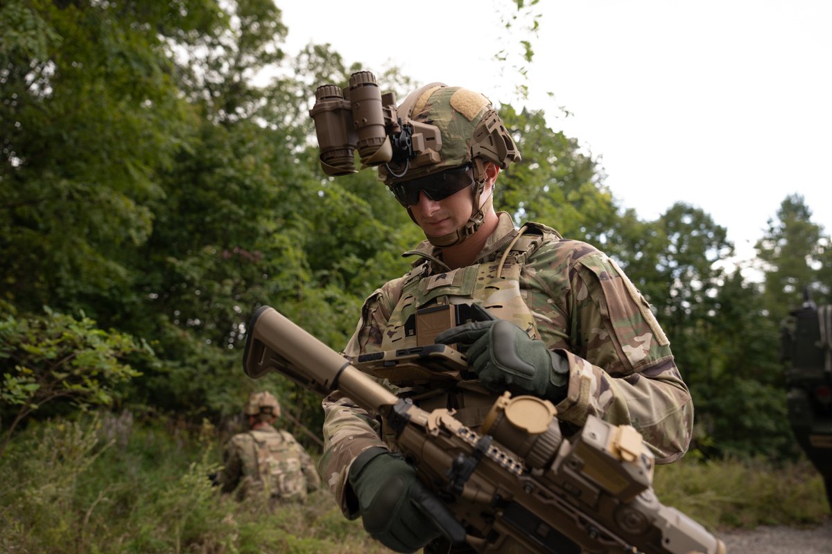 #TechTuesday A squad's effectiveness is greatly impacted by its leadership's ability to make fast decisions as situations change on the battlefield. PEO Soldier provides Nett Warrior as a situational awareness tool for Leadership to help make those decisions more readily.