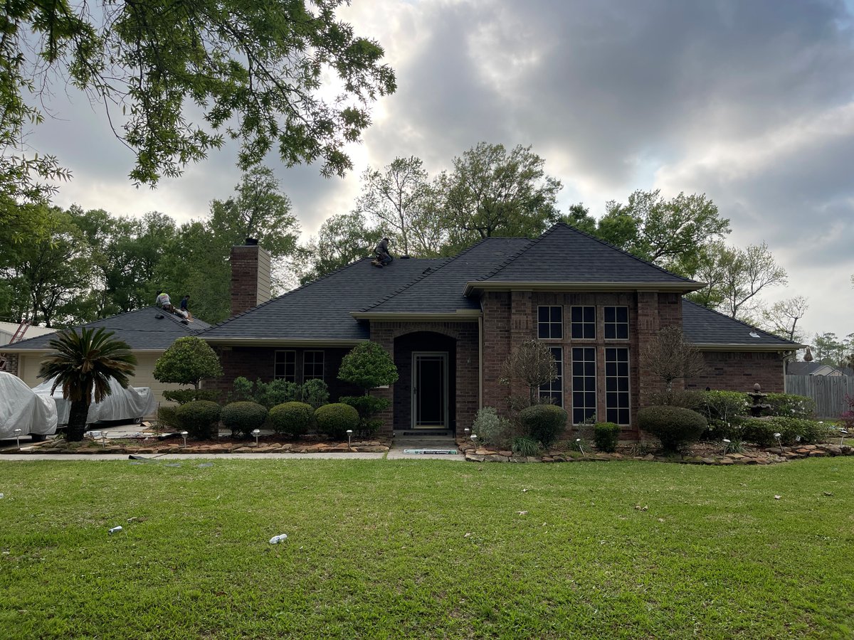 Keystone_CGI's tweet image. Another successful Atlas Pinnacle Pristine roof installed by Keystone Contracting Group.  Fully paid for by homeowners insurance!  Call today for your free roof inspection!  #roofinspection #roofreplacement #Houstonsbestroofer