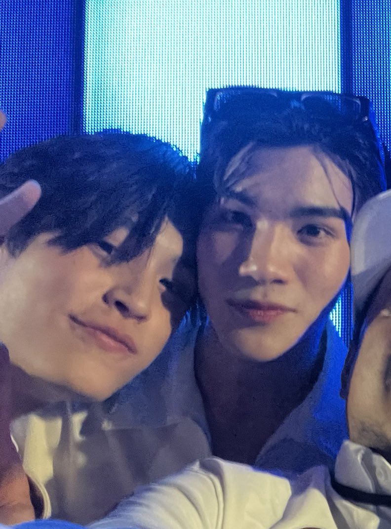 crushon9x's tweet photo. กรี้ดดดดด 😭😭😭😭😭 เจมโฟ้ดดดดดดแลงแลงมากแลงเกิ้น หล่อสะใจสุดๆไม่ไหวแล้ว T_____T ไม่นอนแล้วคืนนี้ หล่อกันสุดๆ ปามาอีกค่ะ วนดูคลิปกะรูปยันเช้า โฮรรร 

#GMMTV2024PART1 https://t.co/73pNk6tPeJ