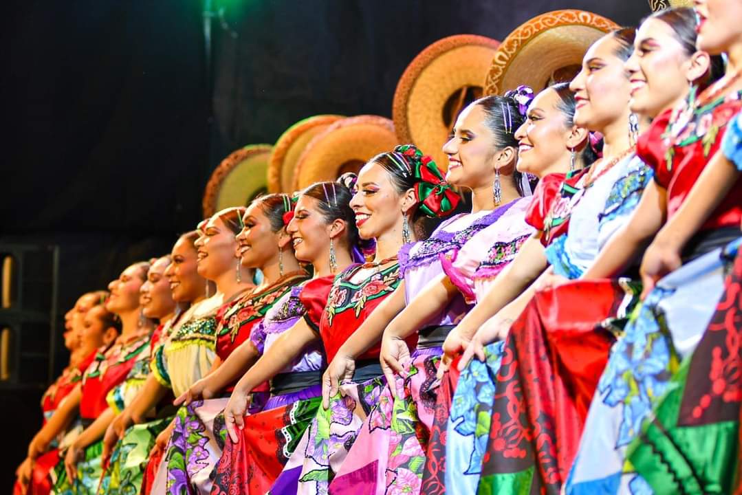El Bafug puso a bailar a las familias guanajuatenses al son de México, con un recorrido por la riqueza cultural de nuestro hermoso país en el ✨5️⃣1️⃣ Festival Internacional Cervantino. 🪇💃🏻🕺🏻