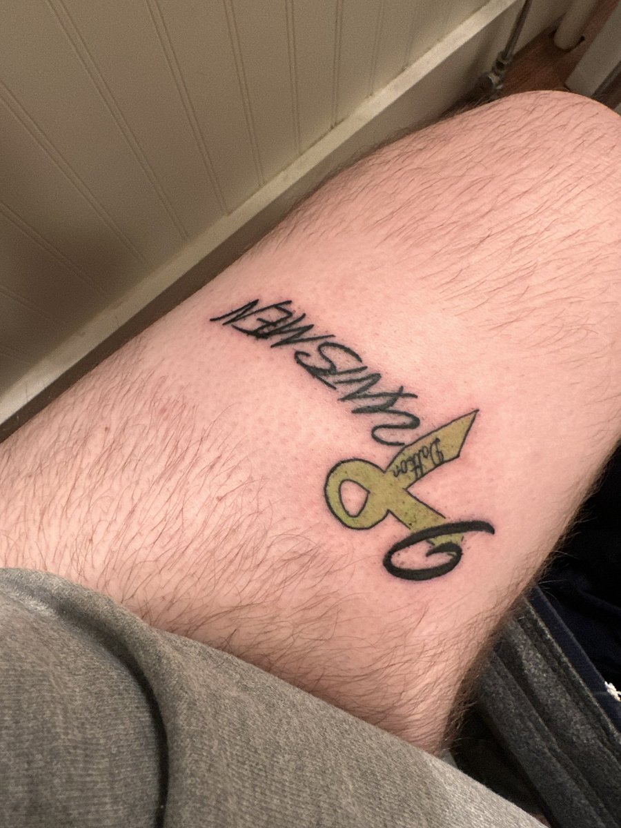 CLAY GOT HIS TATTOO!

Ladies and gentlemen the wait is over! 

First i want to thank Tank from Beautifully Stained this man always does AMAZING work!

The more I look at this tattoo the more joy it brings me. What this tattoo represents is a community coming together and helping