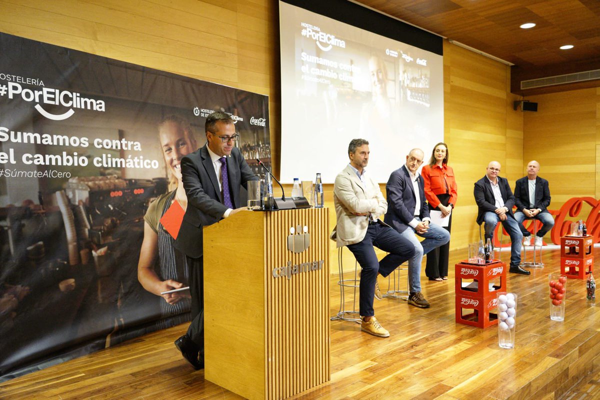 Alfredocoke's tweet photo. Hoy hemos presentado en Almería junto a ECODES, ASHAL, GrupoPremium y La Concejalía de Medio Ambiente y  Sostenibilidad del Ayuntamiento de Almeria la Plataforma Hostelería#PorElClima, #Almeria suma 176 clientes y 2300 acciones   @CocaColaEP_es 
@ecodes 
@ashal
@aytoalm https://t.co/7FBSDgNwnh