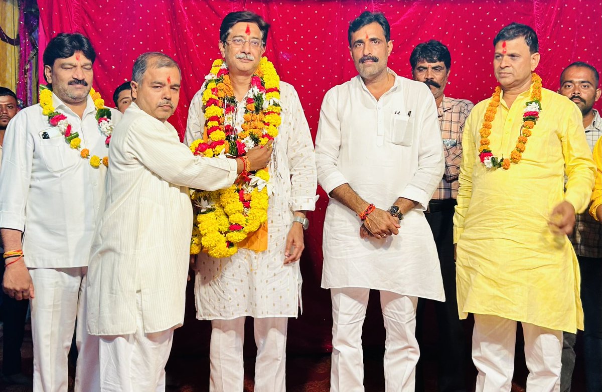 AnuraagJhansi's tweet image. श्री रामयश प्रचारक मंडल समथर झांसी द्वारा आयोजित भव्य रामलीला महोत्सव कार्यक्रम में सम्मिलित होकर भगवान श्री राम एवं माता जानकी की आरती कर आए हुए रामभक्तों से आत्मीय संवाद किया |

निश्चित ही ऐसे रामलीला महोत्सव का आयोजन हमारी विरासत को संरक्षित करने का काम करते है ।