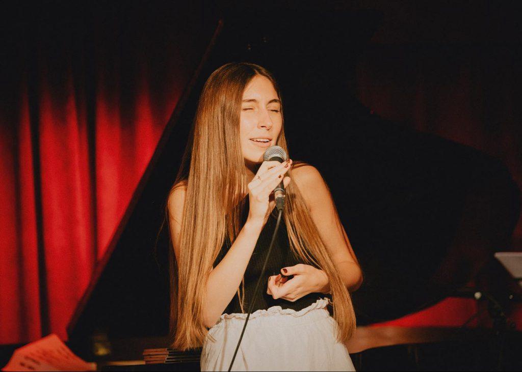 .#Catalan vocalist, composer, and multi-instrumentalist Mar Vilaseca (Barcelona, 1998) performs at #DizzysClub's Late Night Sessions, Oct 19-21, 11:15pm! <a href="/jazzdotorg/">Jazz at Lincoln Center</a>  #jazz #Catalanjazz <a href="/CatalanCulture/">Catalan Culture</a> <a href="/IRLlull/">Institut Ramon Llull</a> <a href="/CatInsAm/">Catalan Institute</a> <a href="/Catalonia_US/">Catalan Gov. United States and Canada</a> #xarxallull 
jazz.org/dizzys/