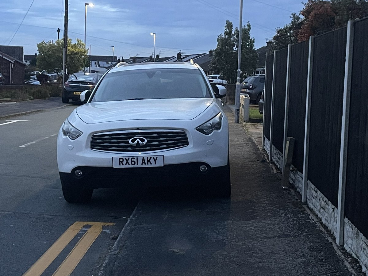 UkBad's tweet image. Lousy parking by lousy drivers. Couldn’t get past the white car with my relative in a wheelchair on Pinewood Road WA5 4NA and the blue car is fully on double yellow lines on Fir Tree Lane at the end of Pinewood. 

@cheshirepolice 

#BadParking #Parking