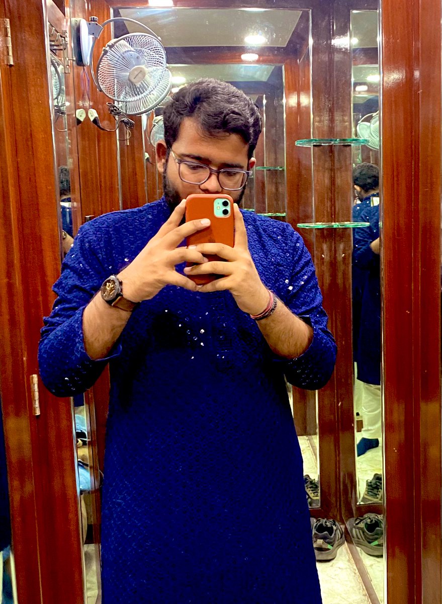 pratyusssh's tweet image. QT with your mirror selfies