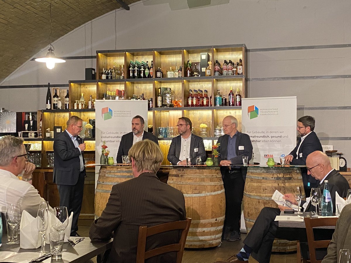 Das Bauen muss günstiger und schneller werden - Konsens bei der pol Diskussion zwischen <a href="/DFoest/">Daniel Föst</a> @Timon_Gremmels Bernhard Herrmann <a href="/Die_Gruenen/">BÜNDNIS 90/DIE GRÜNEN</a> und Michael Kießling <a href="/cducsubt/">CDU·CSU</a> beim PA der <a href="/RTGPolitik/">RTG Repräsentanz Transparente Gebäudehülle</a> über die baupolitischen Maßnahmen der Bundesregierung.