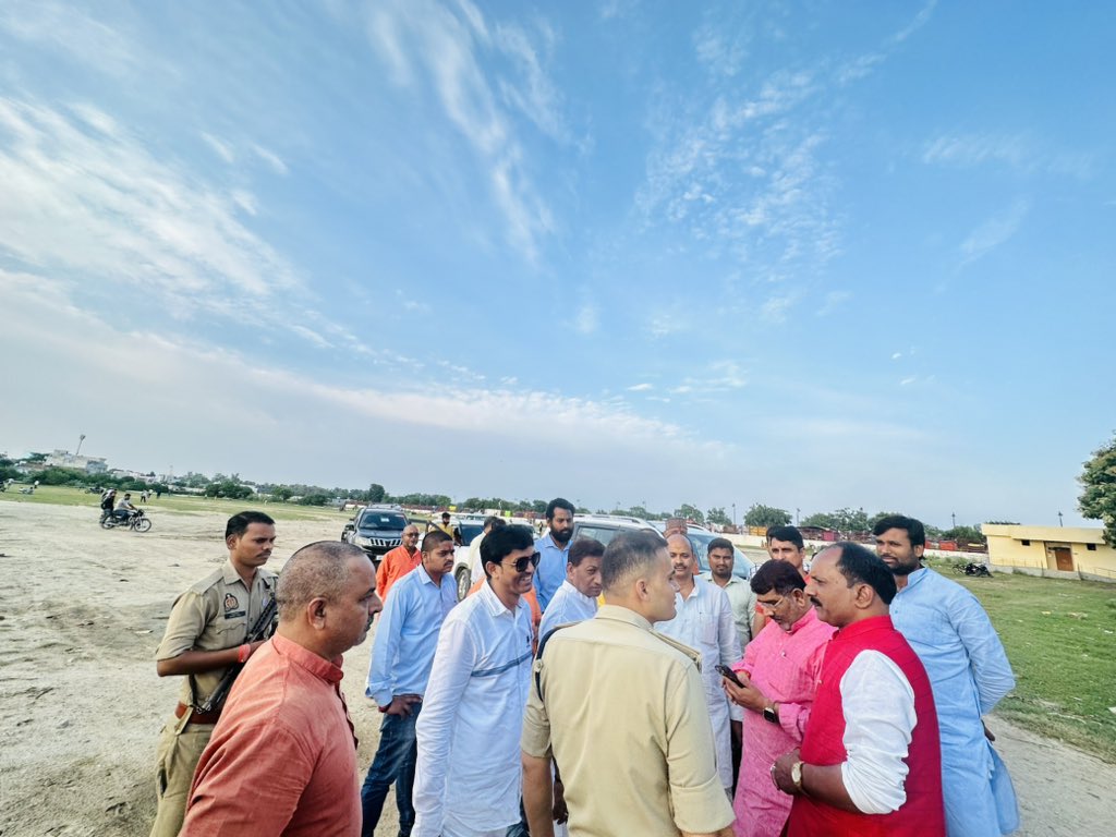 sahjanandraibjp's tweet photo. क्षेत्रीय अनुसूचित सम्मेलन हेतु कार्यक्रम स्थल का निरीक्षण प्रदेश उपाध्यक्ष व विधान परिषद सदस्य श्री सलिल विश्नोई जी के साथ किया।
#BJP #BharatiyaJanataParty #NarendraModi #Modi #Yogiadityanath #BJPGovernment #BJP4India #INDIAwithBJP https://t.co/oCjXYE4b87
