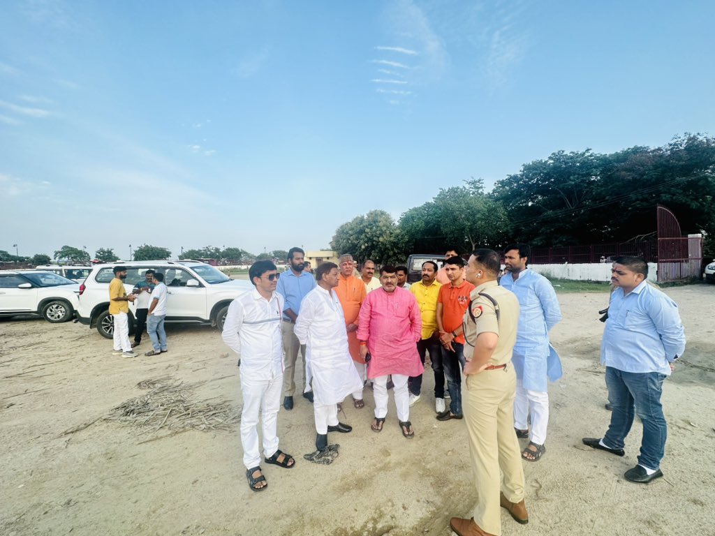 sahjanandraibjp's tweet photo. क्षेत्रीय अनुसूचित सम्मेलन हेतु कार्यक्रम स्थल का निरीक्षण प्रदेश उपाध्यक्ष व विधान परिषद सदस्य श्री सलिल विश्नोई जी के साथ किया।
#BJP #BharatiyaJanataParty #NarendraModi #Modi #Yogiadityanath #BJPGovernment #BJP4India #INDIAwithBJP https://t.co/oCjXYE4b87