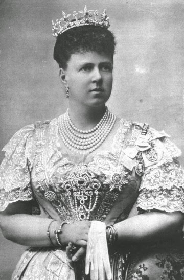 KathelijneVL's tweet image. 👀👑👉#OTD 17 October 1853 marks the birth of Grand Duchess Maria Alexandrovna of Russia. More about her @ allaboutroyalfamilies.blogspot.com/2014/10/today-…
#Romanov #History #family