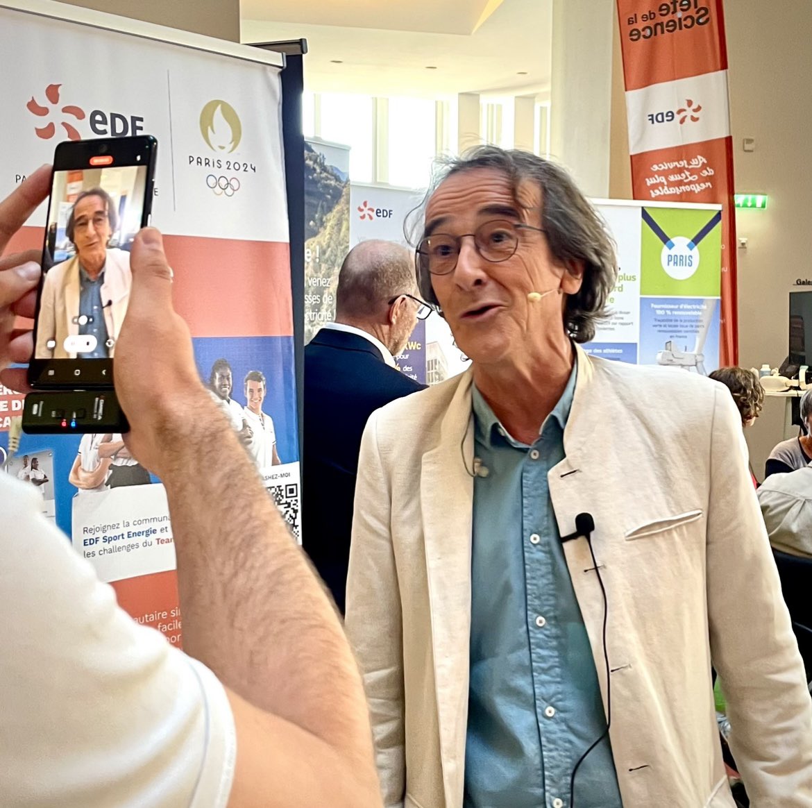 EspritSorcier's tweet image. Arrivée de Fred au format vertical sur notre compte TikTok et Instagram 📲 #FDS2023 #ScienceEnDirect #EspritSorcierTV