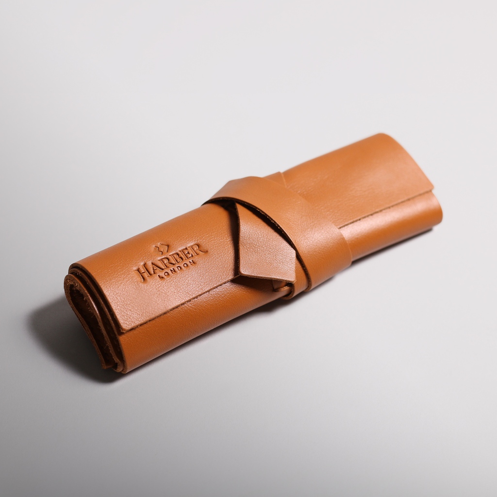 harberlondon's tweet image. Mini Zip Leather Rollup Cord &amp;amp; Tools Wrap I Easy Portability

This compact spacious organizer is designed to keep your everyday essentials in perfect order
bit.ly/harberlondon

#harberlondon

#cordwrap#toolsorganizer #leathergoods #travelaccessories #everydaycarry #hancrafted