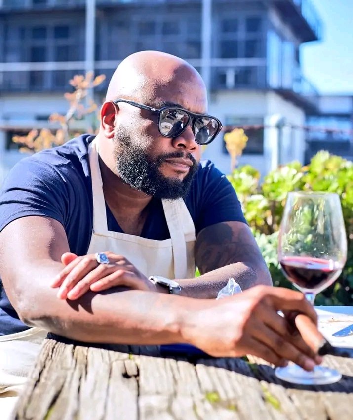 MDNnewss's tweet photo. Late celebrity Chef Tebello 'Tibz' Motsoane's mother passes away

The mother of late Tebello 'Tibz' Motsoane, who was shot alongside his friend and rapper AKA in Durban, has passed away. Ryhab Niniwe Motsoane (77) died last week on 5 October and was buried over the weekend. Tibz was her only child.  

#MDNnews