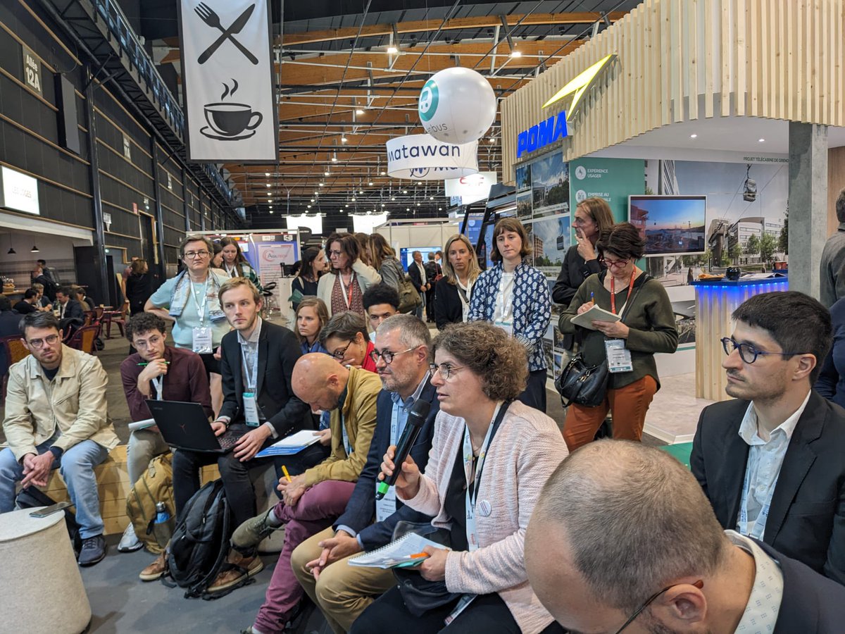 CyrilCineux's tweet photo. Conférence sur le genre et la mobilité avec @NathalieOrtar aux @RNTP_2023 

D´abord des constats : 

✅ les femmes et les hommes ne se déplacent pas de la même façon au quotidien car leurs tâches sont différentes.

✅ Elles sont moins motorisées et cumulent les contraintes https://t.co/v9dtZcCK6J