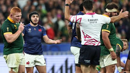 catourneovale's tweet photo. 🏉🇫🇷🇿🇦 Laurent Cardona : "Kitshoff qui tape sur le ballon dans les mains de Dupont, c'est du jeu déloyal et minimum pénalité. C'est ce que 100% des arbitres de la planète #rugby auraient fait. Je suis incapable d'expliquer la décision de Ben O'Keeffe."
Sud-Ouest
#FRAvRSA #RWC2023 https://t.co/s8NiKBW6vb