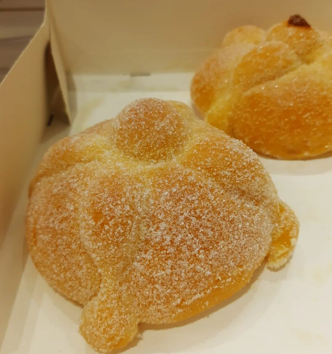 ☠️🍞 A la batalla del pan de muerto en <a href="/DiaDePerrosFM/">DiaDePerros</a> le quedan 2 semanas... Manden su gallo a la Colonia del Valle para que sea uno de los participantes en el bracket del Día de Muertos. 

¡Qué gane el pan más perro! 
Vean esta deliciosa batalla a través de @yomexico_