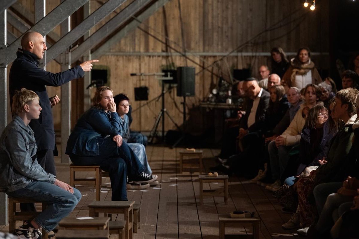 TheaterNadeDam's tweet photo. OP TV Jongerenvoorstelling Sjiwwe voor Sobibor was zaterdag op tv, in de uitzending van de Herdenking Opstand Sobibor 80 jaar.
Bekijk de uitzending op https://t.co/DzCNJ23fqS

@roest_vrij @kampwesterbork 
@Sticht_Sobibor 
#sjiwwevoorsobibor #sobibor https://t.co/9ETKd0lfrD