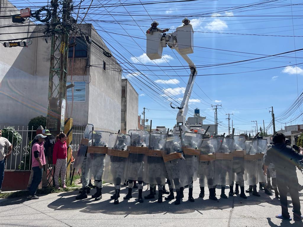 #GuardiaNacional #RepresiónContraAntorchistas #Puebla  denunciamos agresión a compañeros antorchistas de la unidad habitacional Antorcha Obrera, por parte de la CFE.