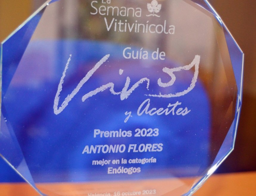 Seguimos con buenas noticias. La <a href="/semanavi/">Semana Vitivinícola</a> otorga doble premio para @Gonzalez_Byass Mejor vino al Amontillado del Duque VORS (99 puntos)  y Mejor Enólogo de España a Antonio Flores.