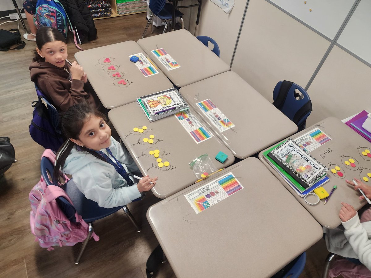 RGdiesel2011's tweet photo. This is how are 3rd graders begin working on division in Ms. Vogel' classroom! #pisdmathchat #thisislfsmith @LFSmithElem https://t.co/xH3gMcgto5