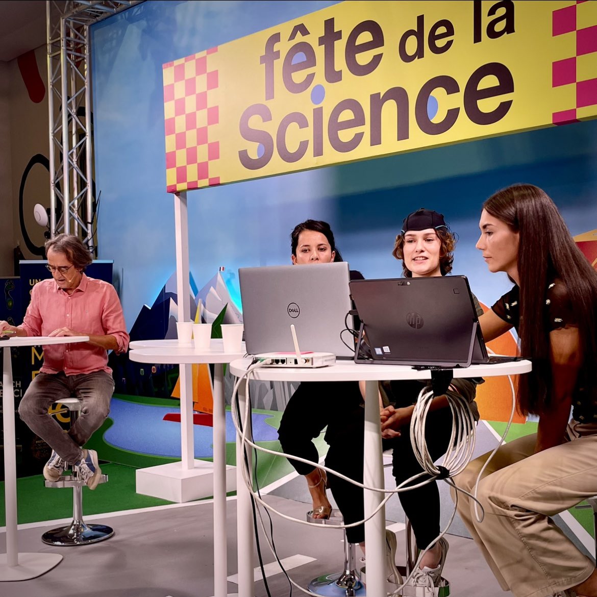 EspritSorcier's tweet image. Parmi les expériences, l’une pour faire du sport par le cerveau 🧠 cc @CNRS @marineboulvard #FDS2023 #ScienceEnDirect