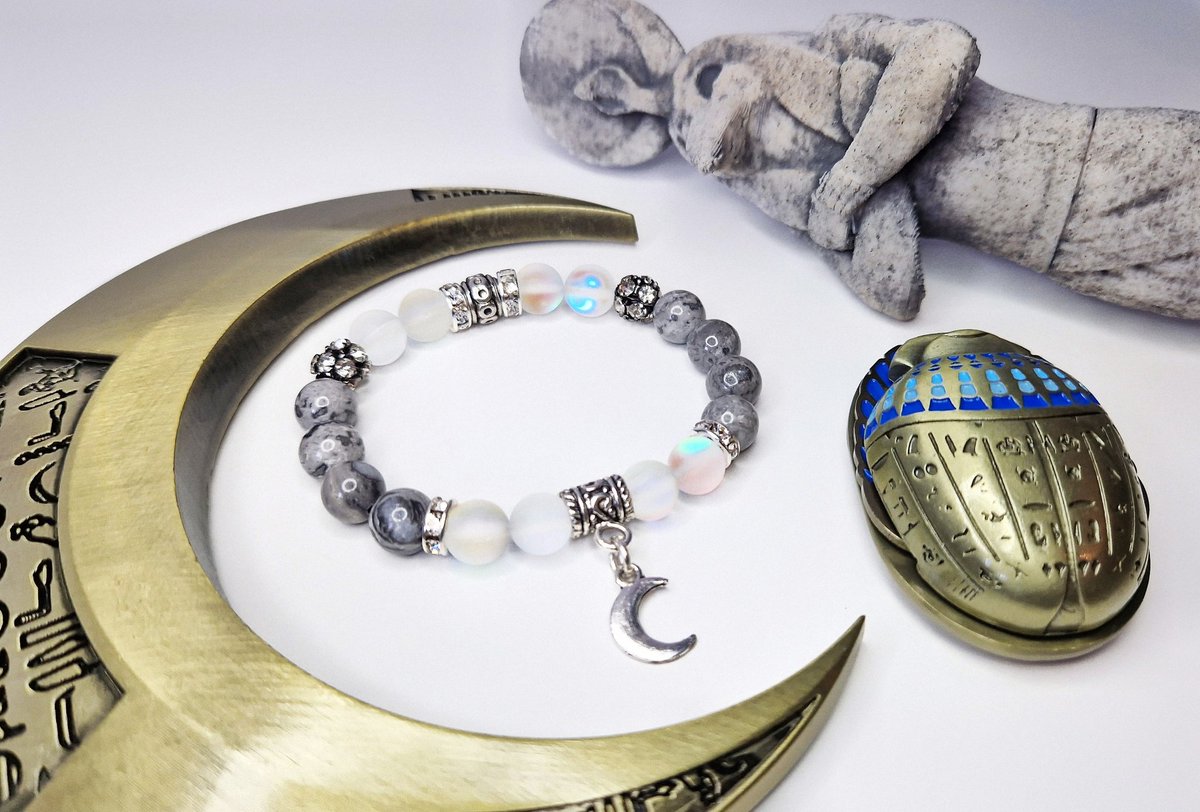 m_charmed's tweet photo. I really do like the #MoonKnight bracelet! 🤍🌙 https://t.co/668Rgwn7KV