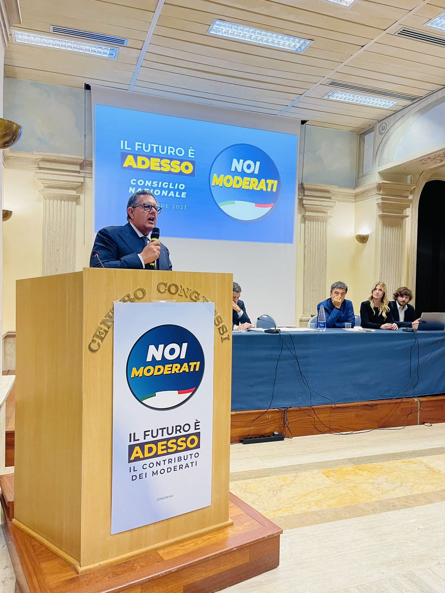 Al primo Consiglio nazionale di #noimoderati a Roma. Questa giornata rappresenta una bella foto di famiglia. Mi piace perché è un percorso su cui tante persone si sono sacrificate. Non consideriamo però questa foto un vincolo, ma un punto di partenza.