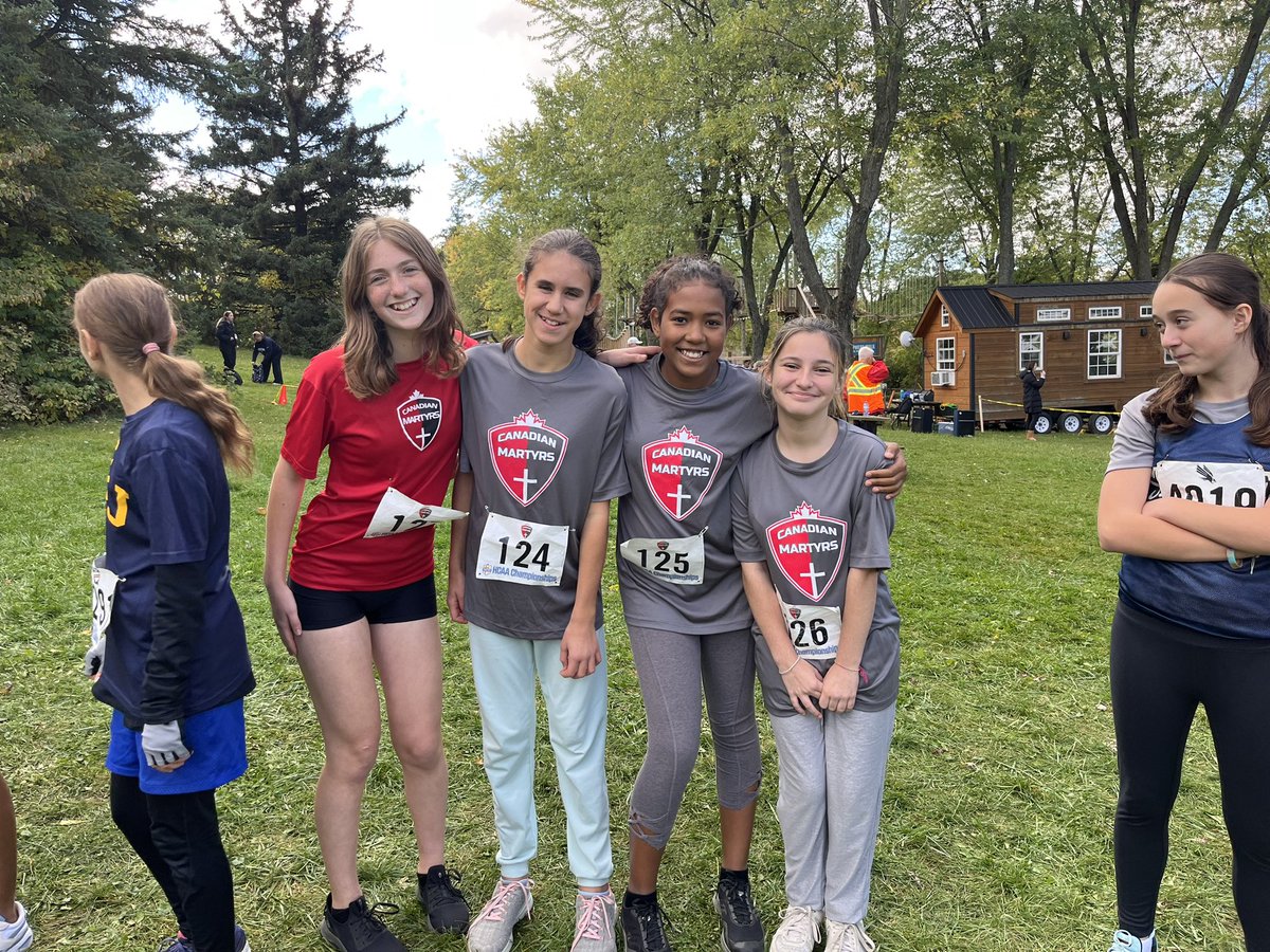 Ms_K_Crew's tweet photo. @CMartyrsHCDSB Grade 7 Cross Country Team https://t.co/nzTr2i3HqL